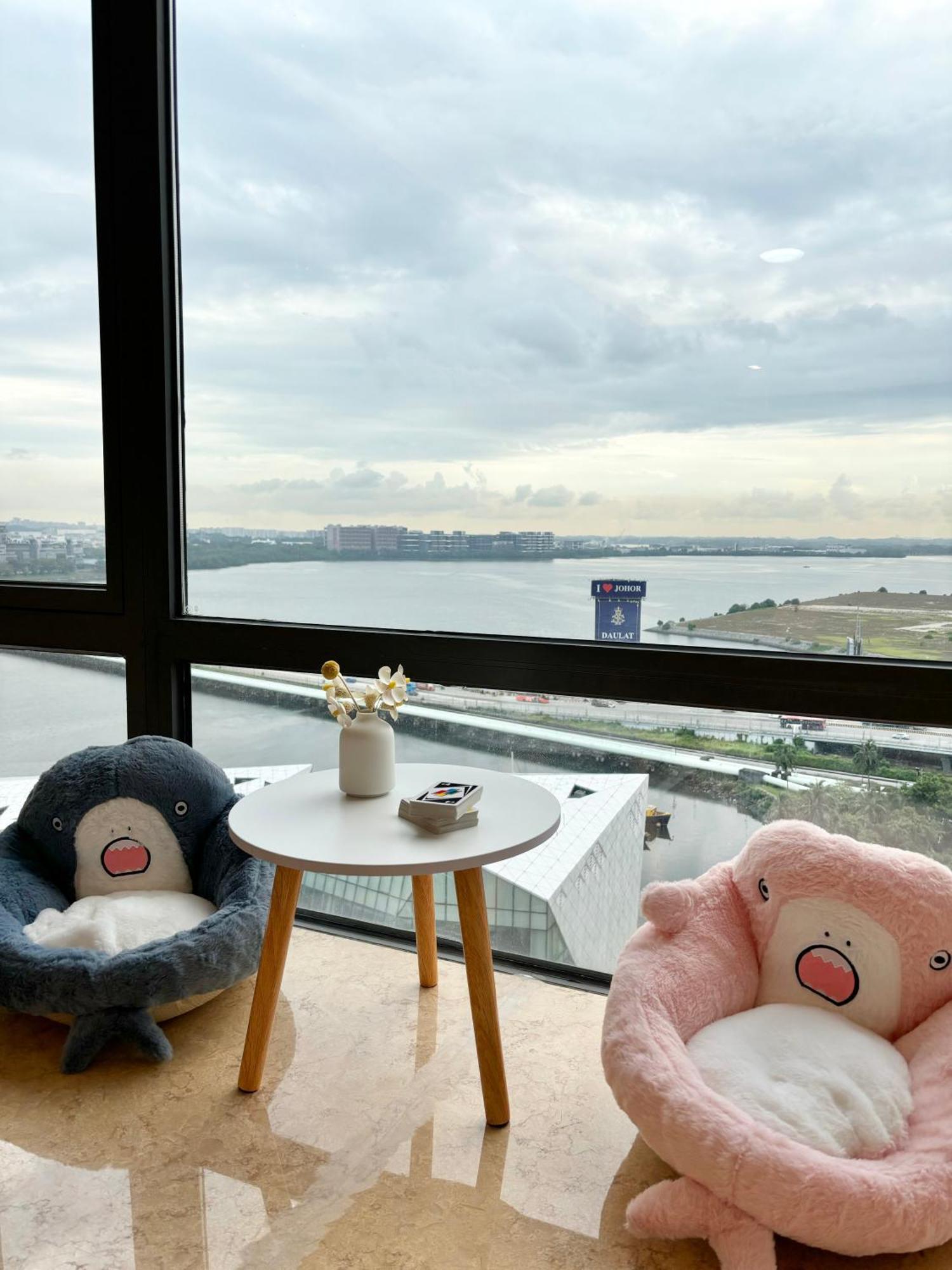 Cozy With Beautiful Sea View , Rnf Johor Bahru