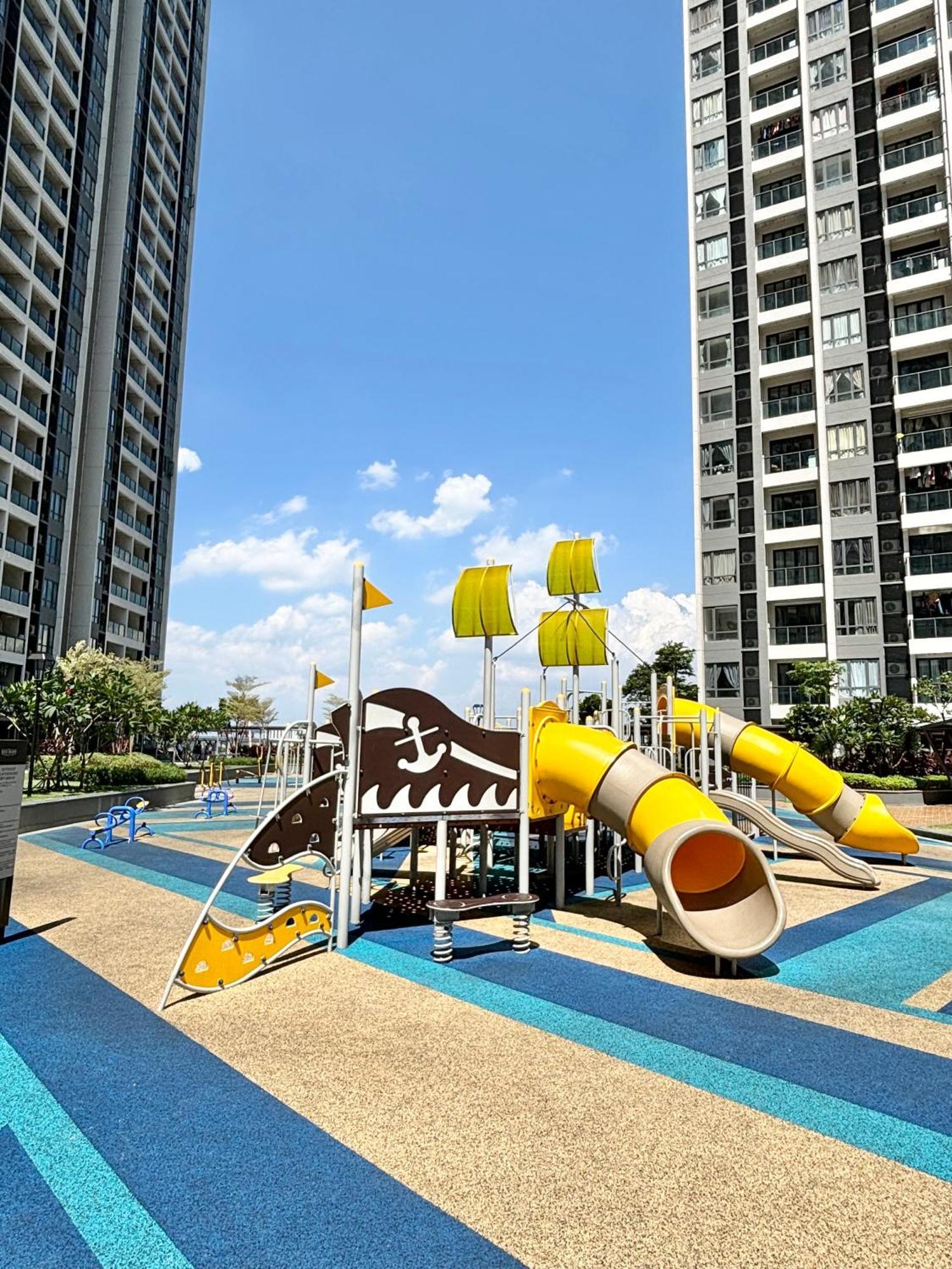 Apartment Cozy With Beautiful Sea View , Rnf Johor Bahru